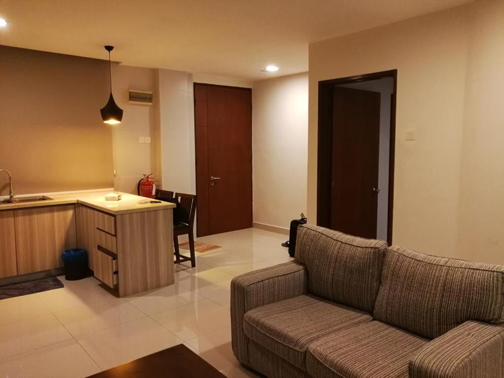 Apartment Samsuria Private Front *