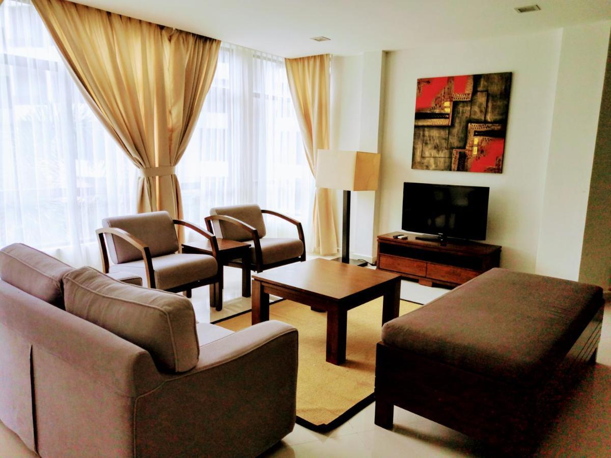 Samsuria Private Front Apartment *
